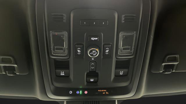 Used 2024 GMC Yukon XL Denali AWD/4WD image 35
