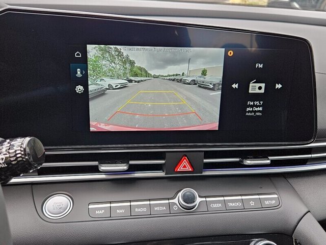 Certified 2025 Hyundai Elantra SEL FWD image 13