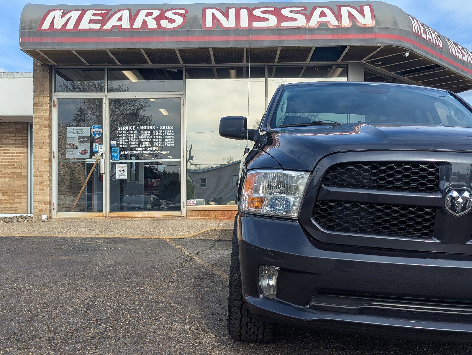 Used 2017 RAM 1500 Express w/ Express Value Package AWD/4WD image 13