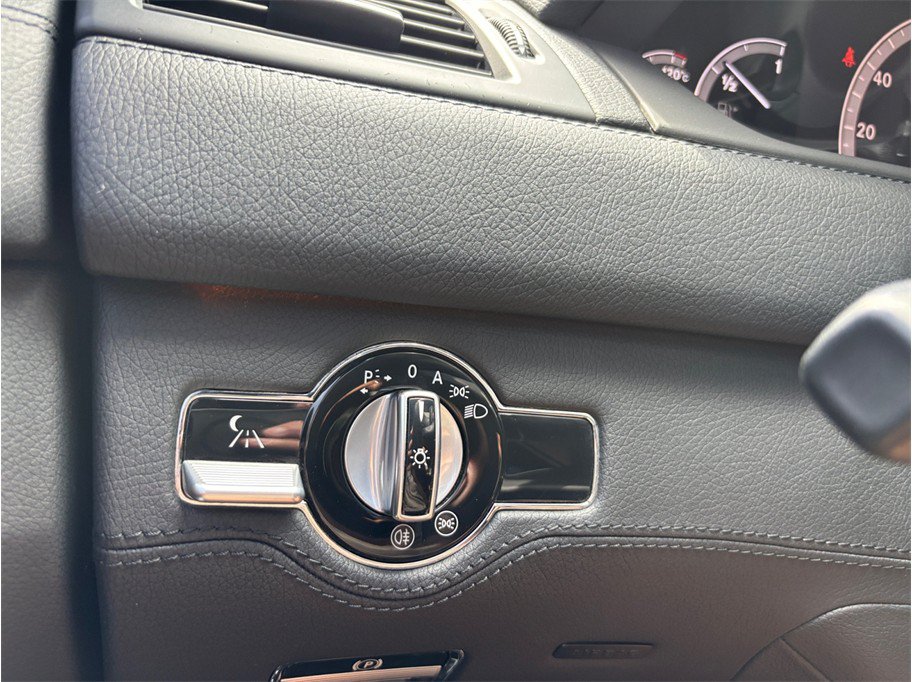 Used 2012 Mercedes-Benz CL 550 4MATIC image 35