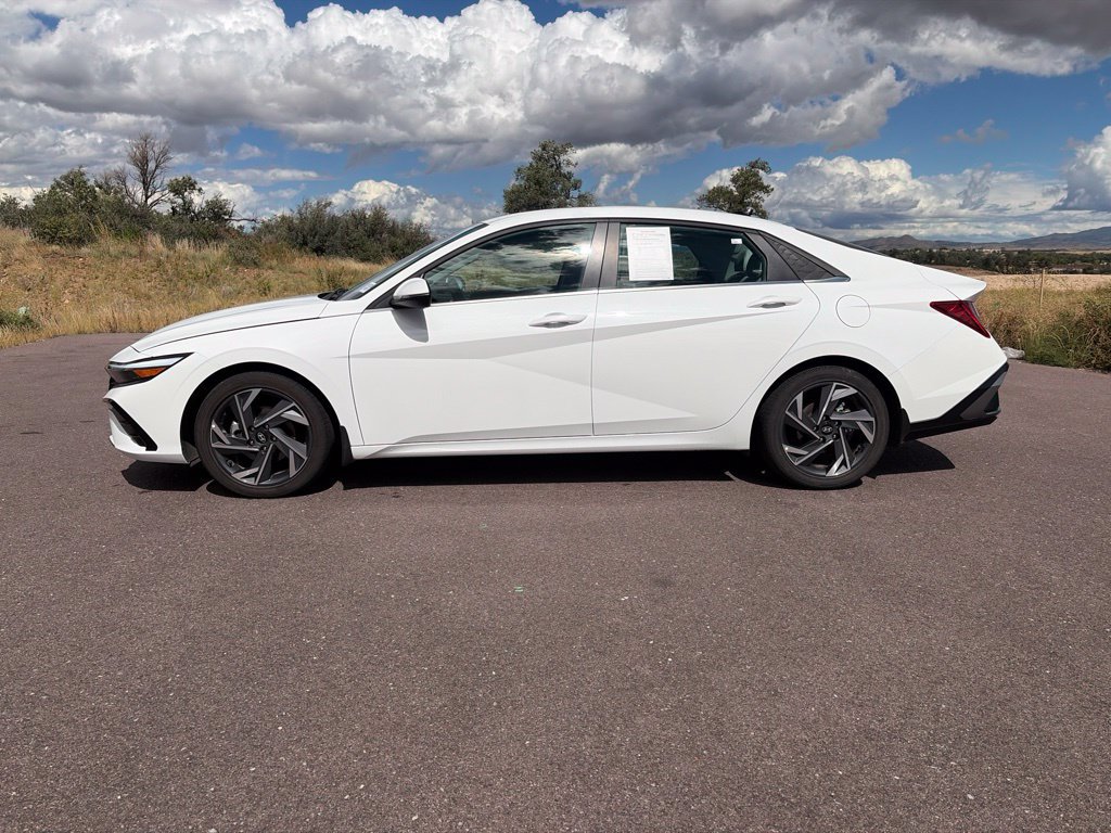 Certified 2025 Hyundai Elantra Limited FWD image 8