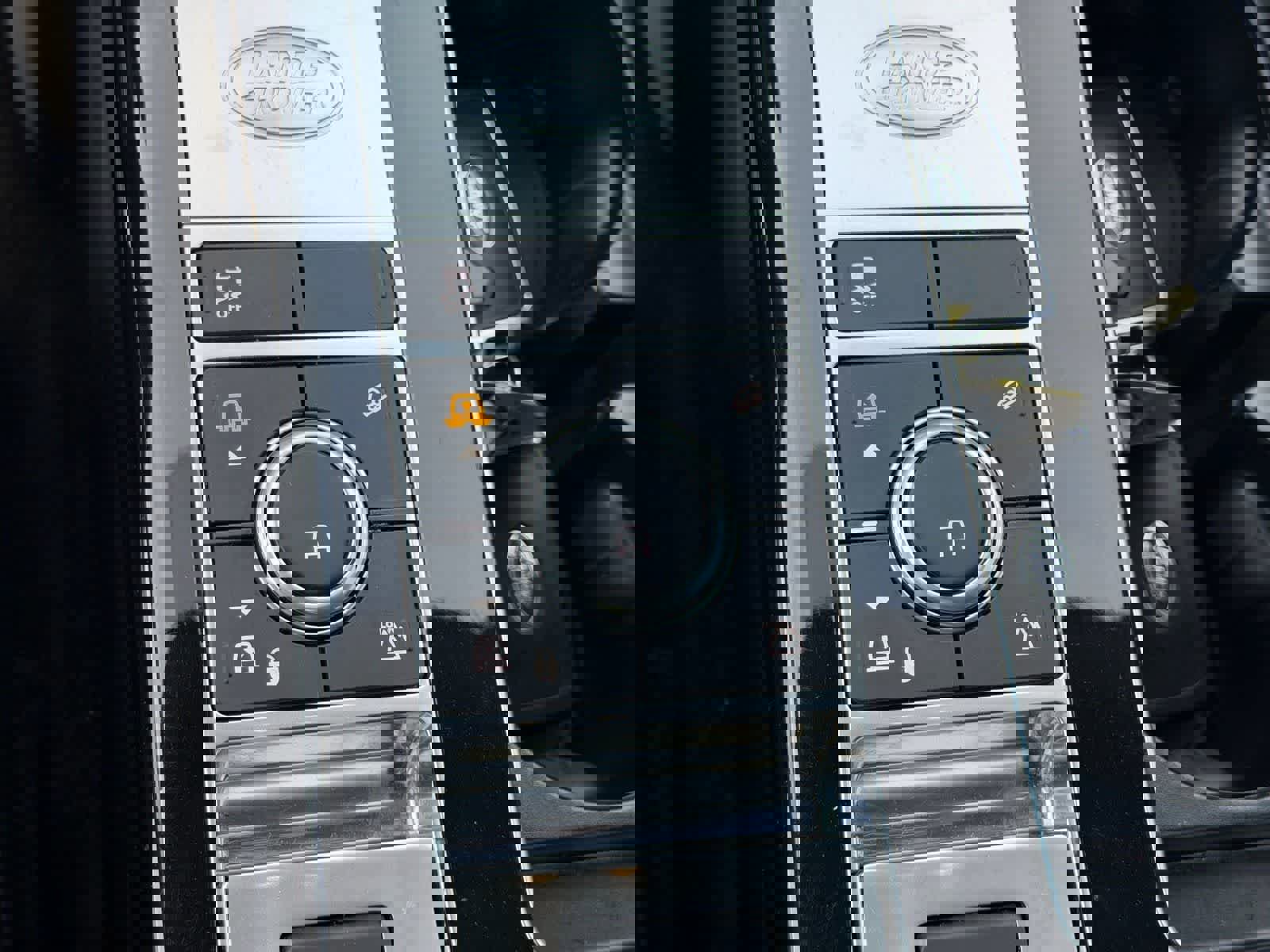 Used 2020 Land Rover Range Rover HSE image 25