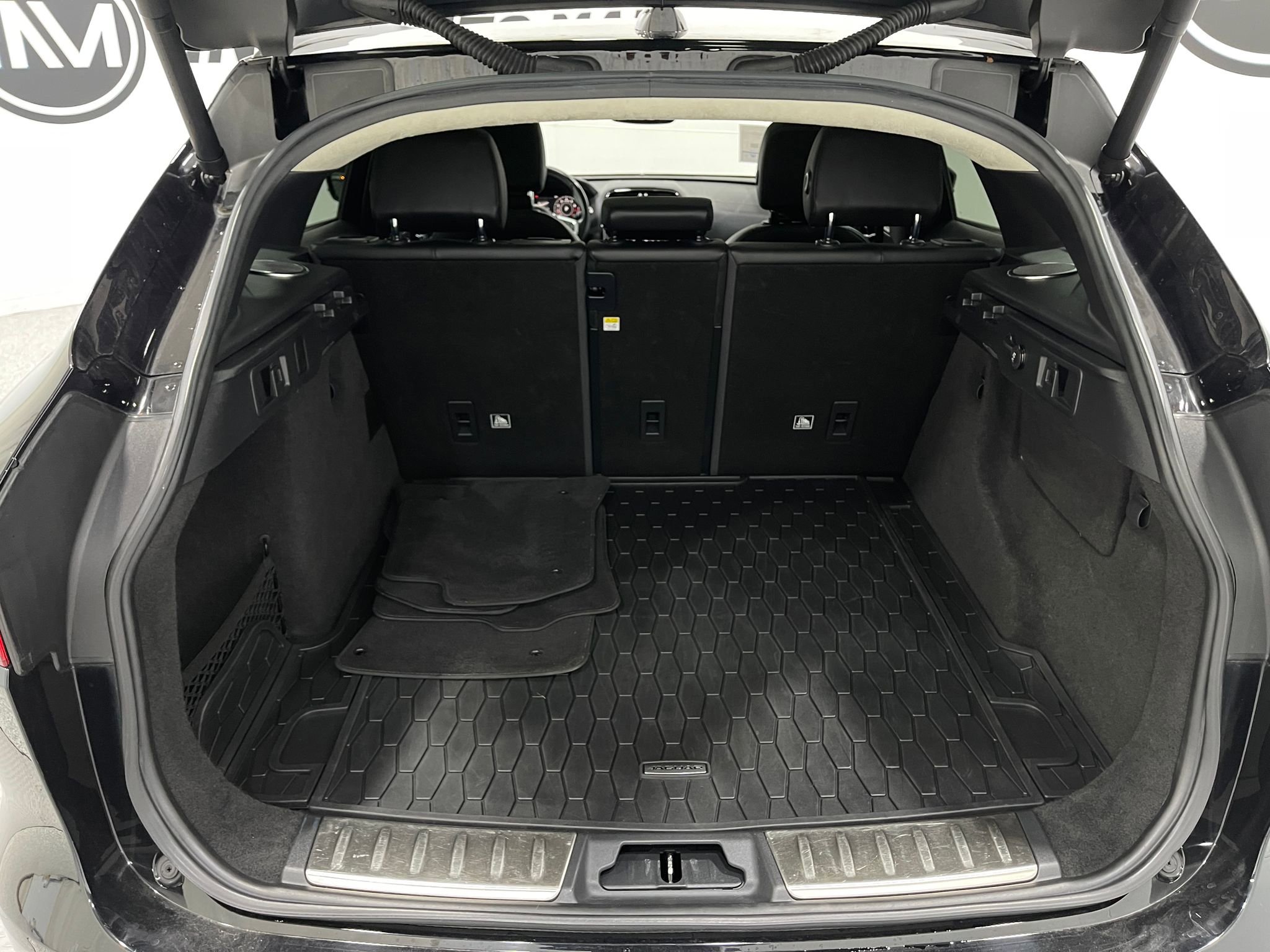 Used 2019 Jaguar F-PACE Prestige image 26