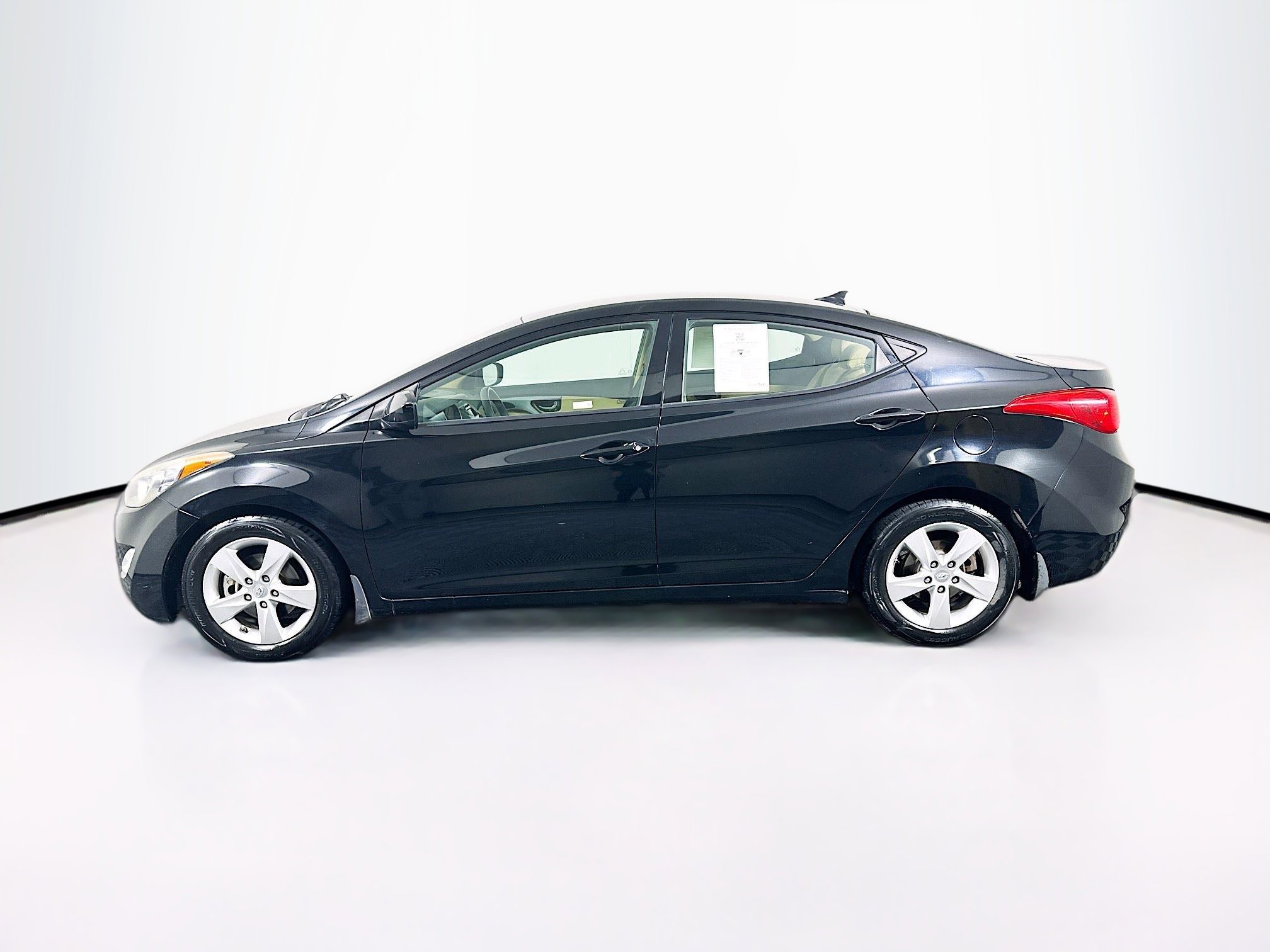 Used 2013 Hyundai Elantra GLS w/ Preferred Pkg image 4