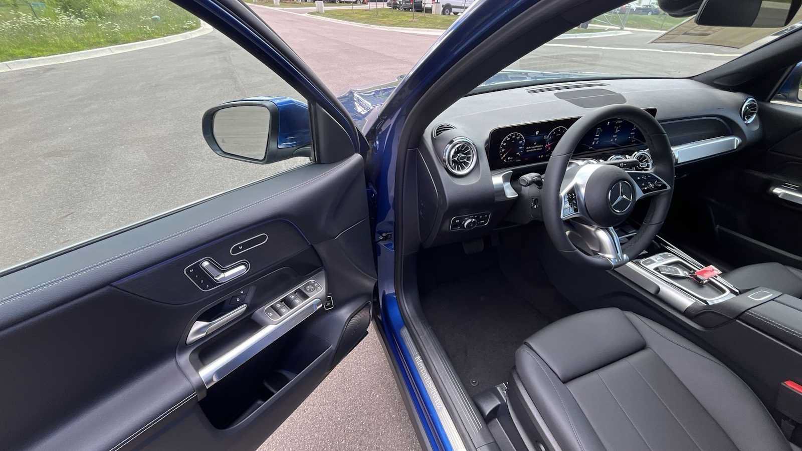 New 2026 Mercedes-Benz GLB 250 4MATIC image 16