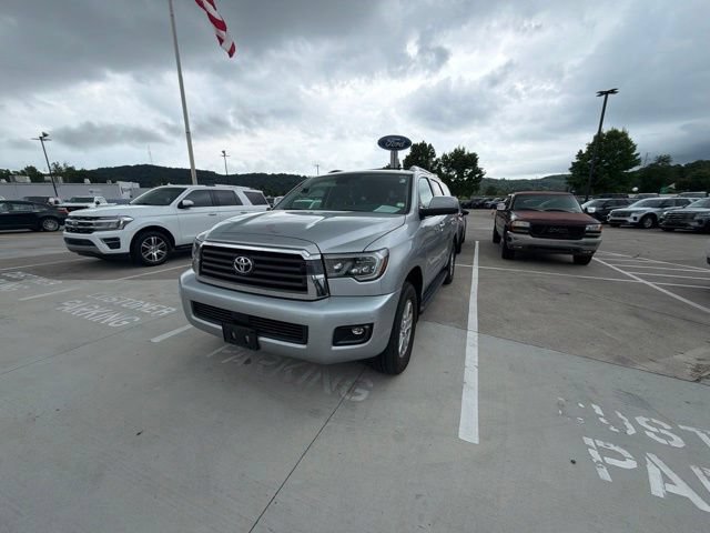 Used 2022 Toyota Sequoia SR5 AWD/4WD video 3