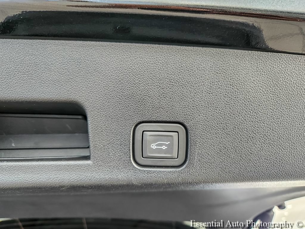 Used 2024 Chevrolet Traverse LT AWD/4WD image 16