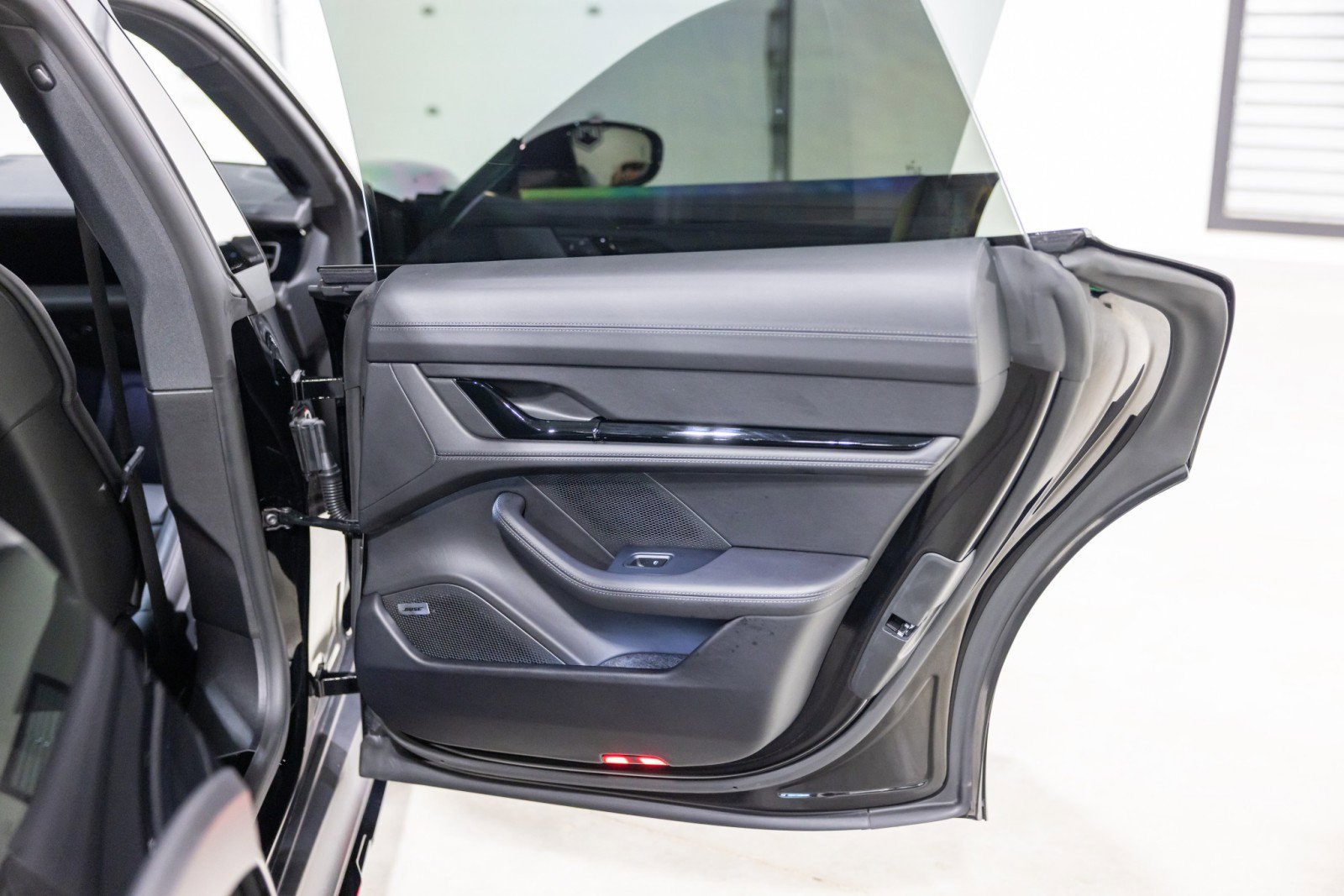 Used 2024 Porsche Taycan 4S image 27