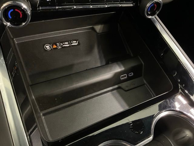 Used 2025 Chevrolet Suburban LT image 24