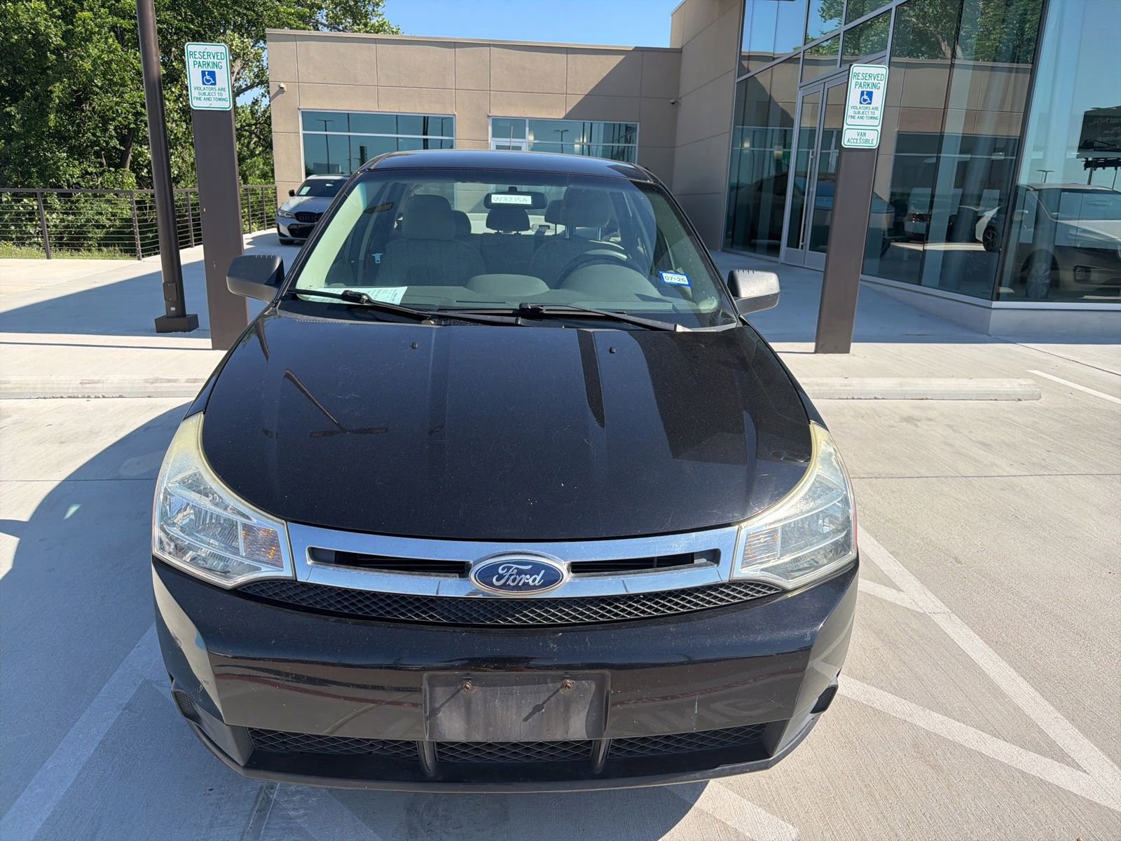 Used 2010 Ford Focus SE FWD image 2