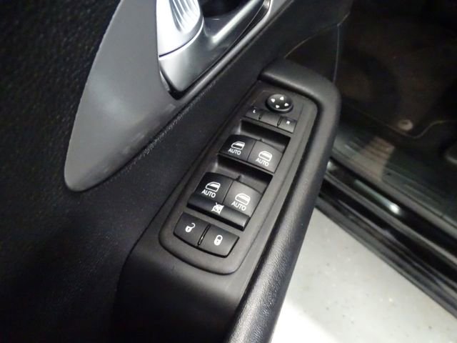 Used 2025 Chrysler Pacifica Select FWD image 9