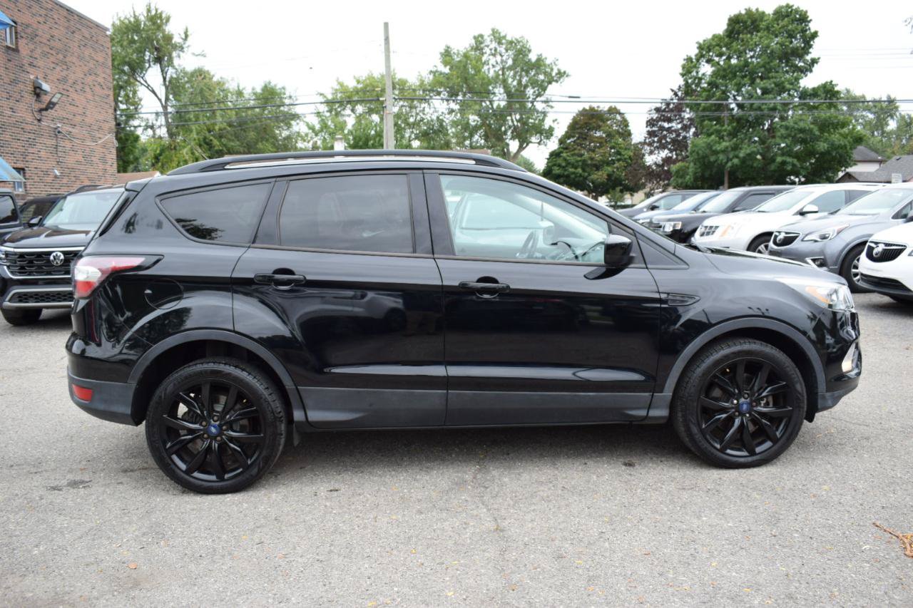 Used 2018 Ford Escape SE w/ SE Sport Appearance Package AWD/4WD image 5