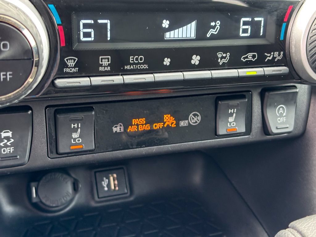 Used 2025 Toyota RAV4 XLE w/ Weather Package AWD/4WD image 25