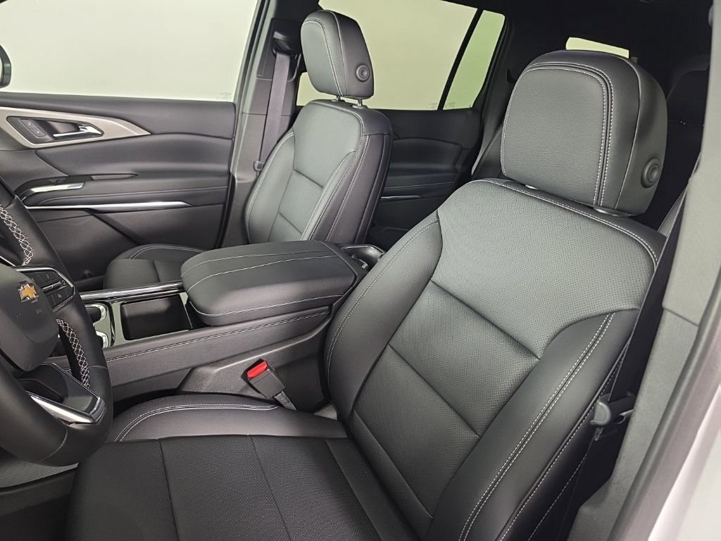 New 2025 Chevrolet Traverse LT w/ Enhanced Driving Package image 17
