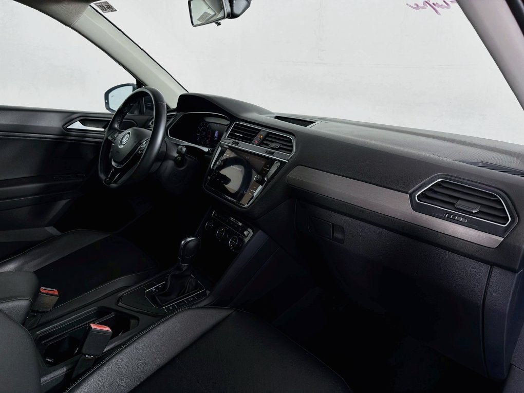 Used 2019 Volkswagen Tiguan SEL FWD image 29