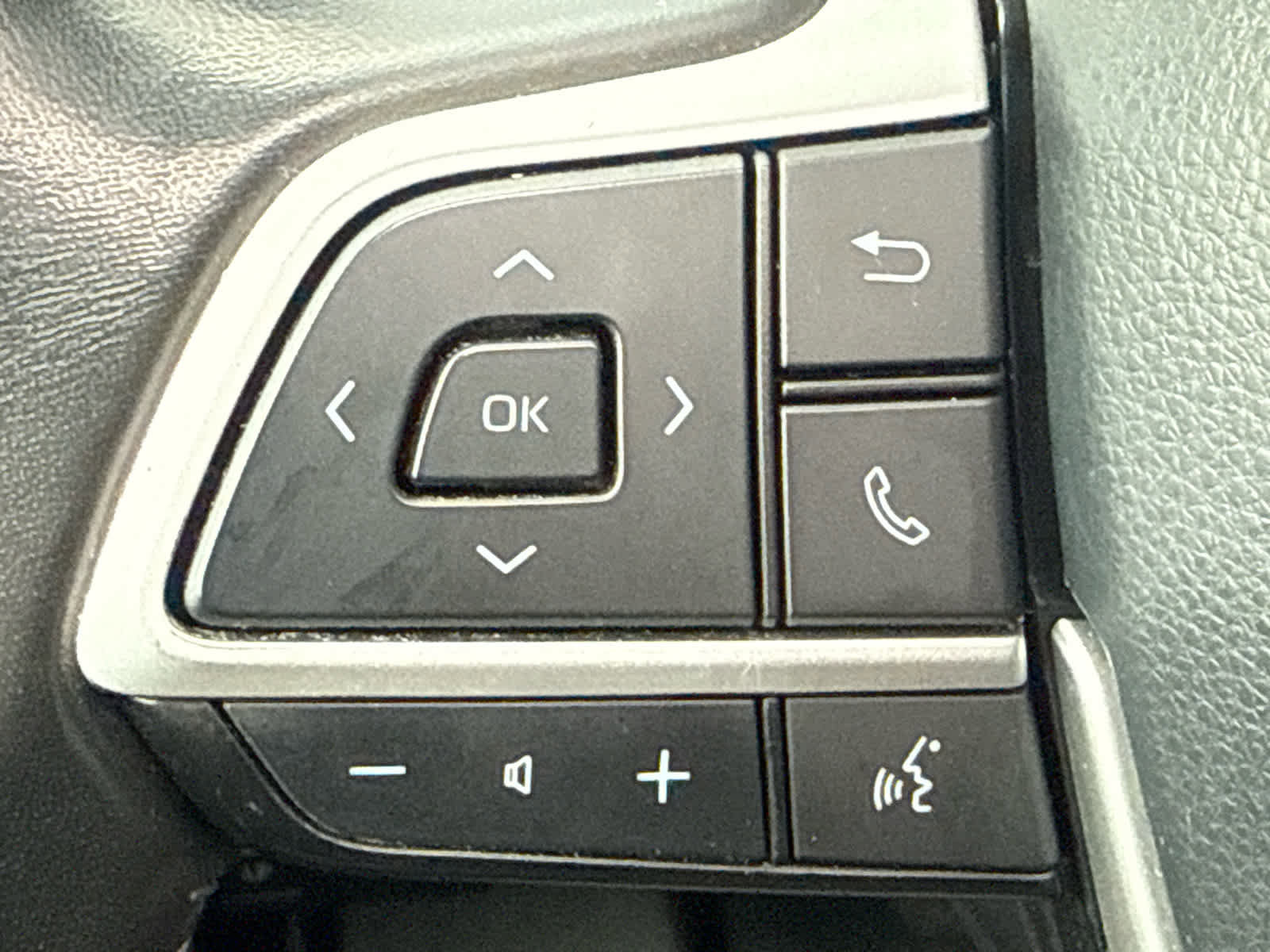 Used 2022 Toyota Highlander XLE image 11