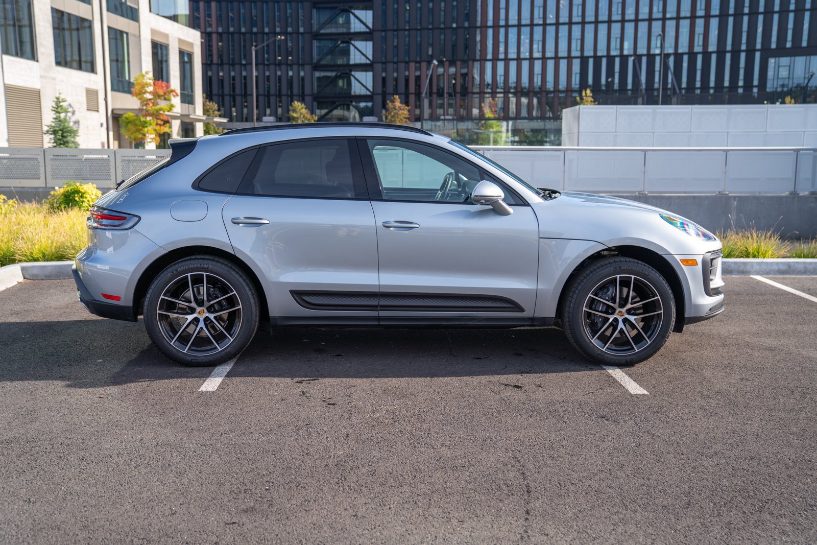 Certified 2026 Porsche Macan AWD/4WD image 8