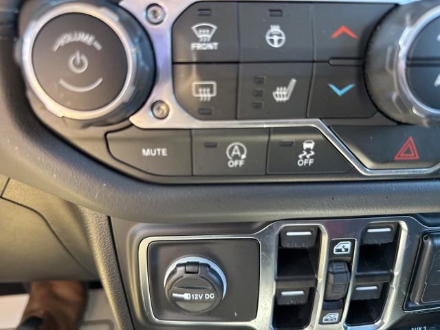 Used 2025 Jeep Gladiator Mojave w/ Convenience Group AWD/4WD image 42