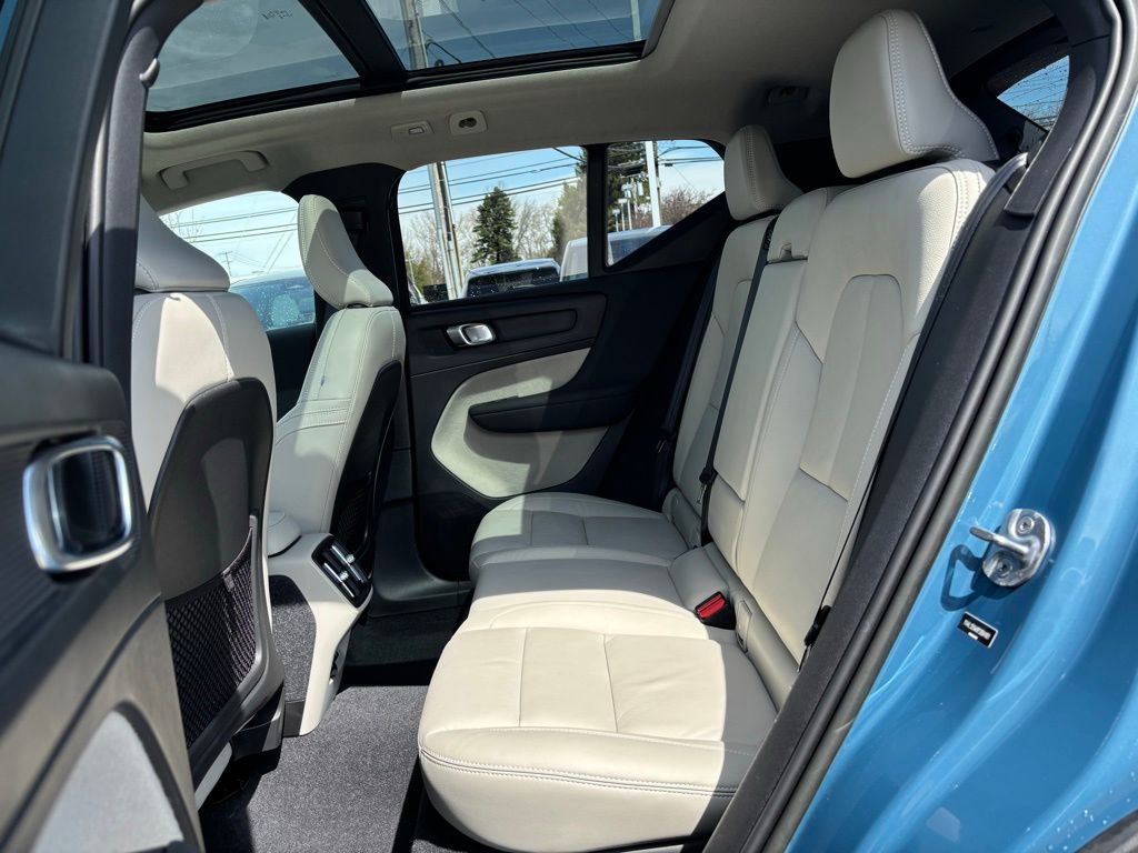 Certified 2023 Volvo XC40 B5 Plus w/ Driver Assist Package image 19