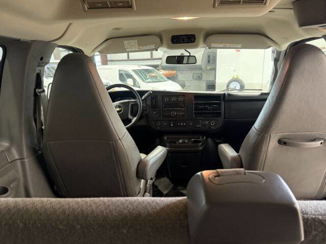 Used 2016 Chevrolet Express 3500 LT w/ LT Preferred Equipment Group RWD image 16