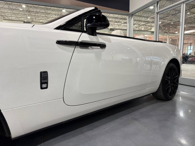 Used 2017 Rolls-Royce Dawn image 22