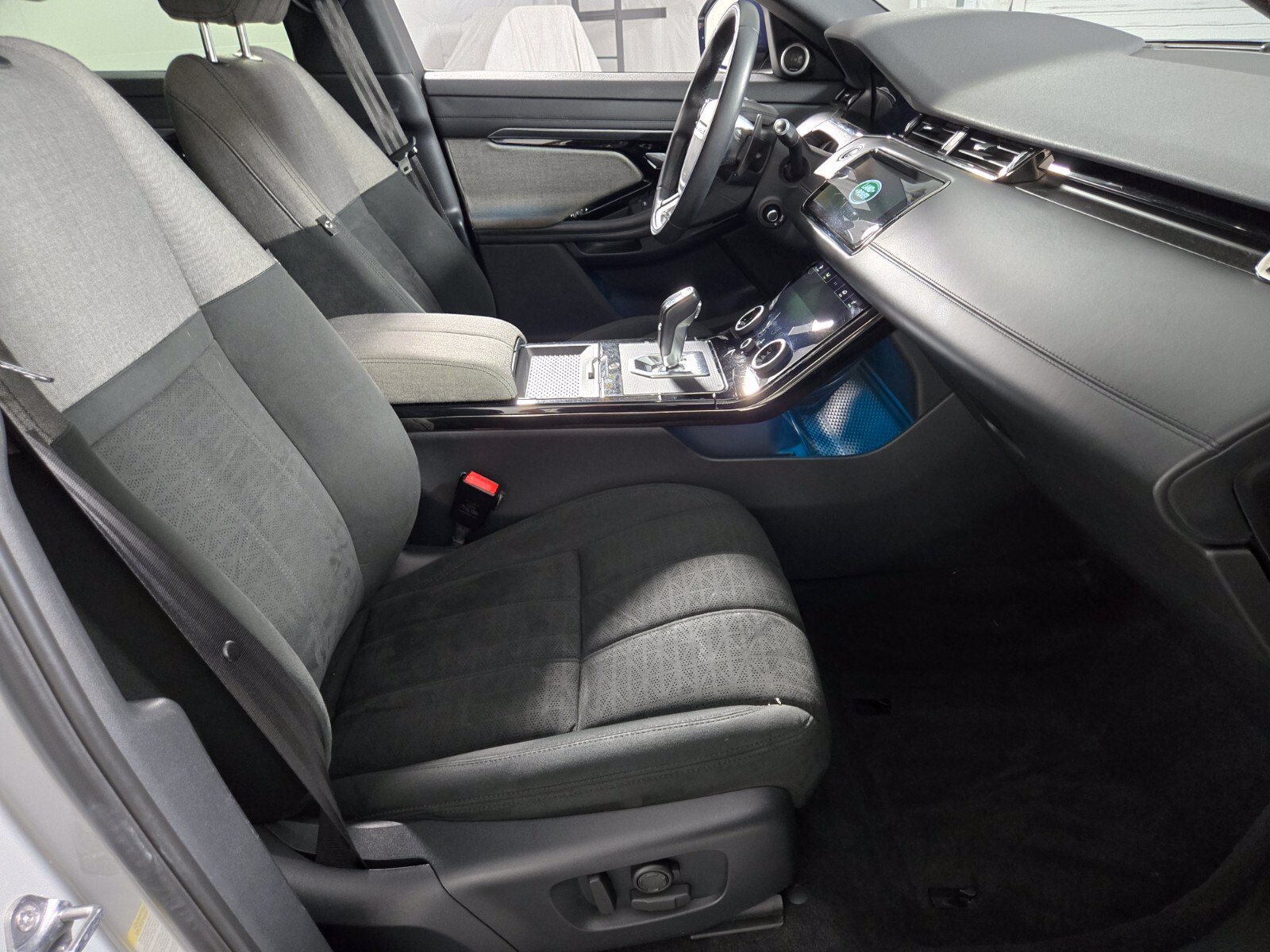 Used 2020 Land Rover Range Rover Evoque R-Dynamic HSE AWD/4WD image 3