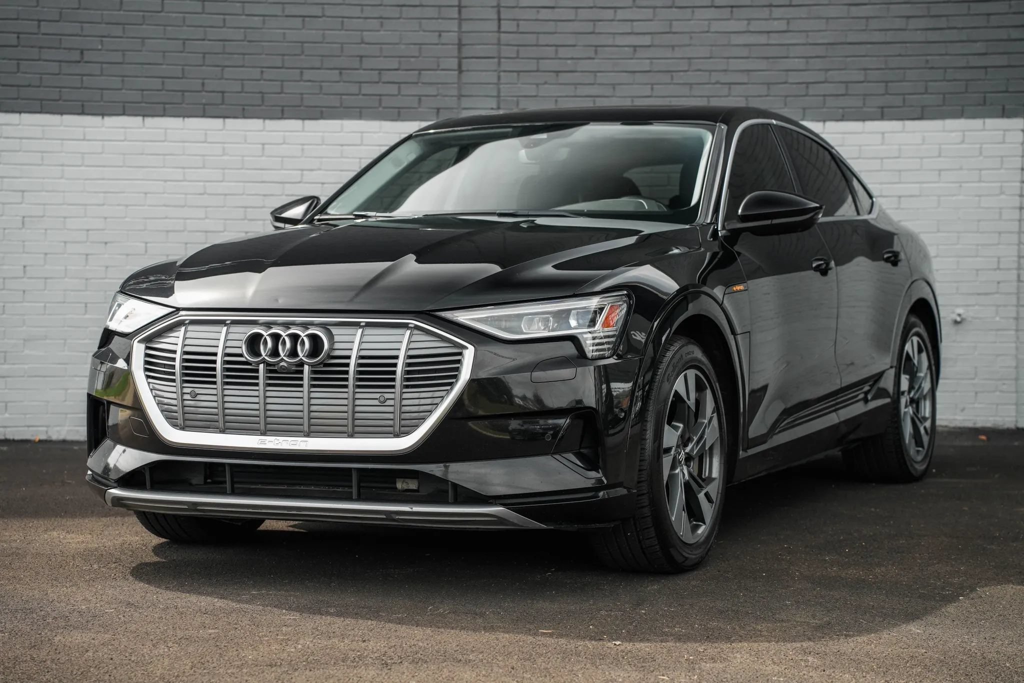 Used 2020 Audi e-tron Premium Plus AWD/4WD image 1