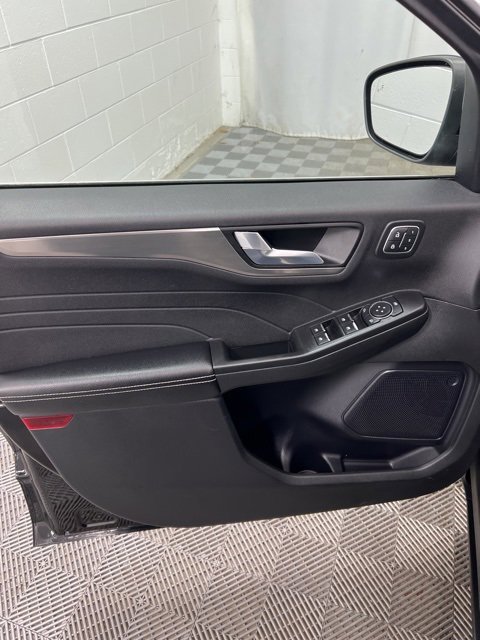 Used 2022 Ford Escape Titanium w/ Class II Trailer Tow Package image 7