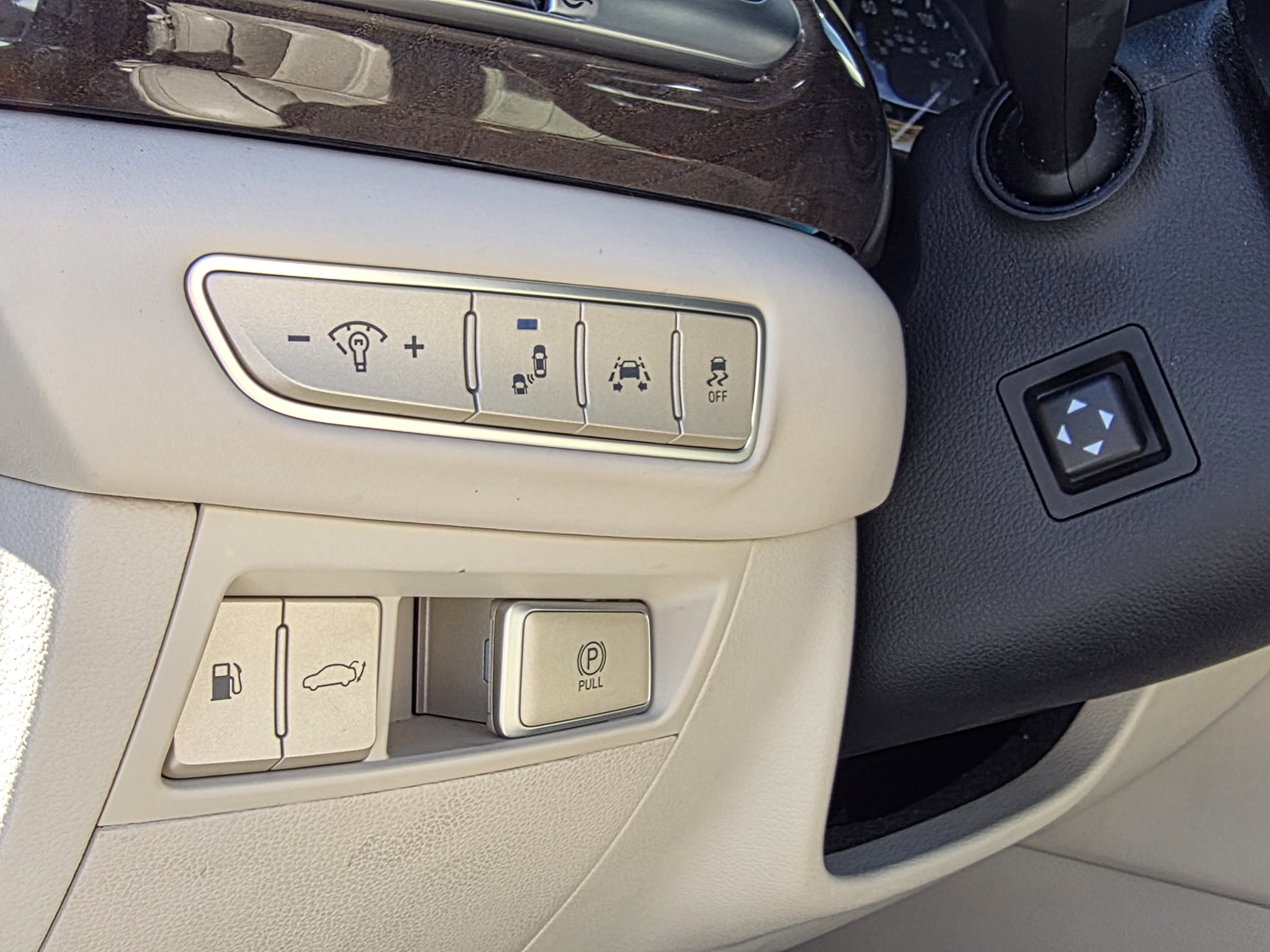 Used 2018 Genesis G90 5.0 Ultimate image 12