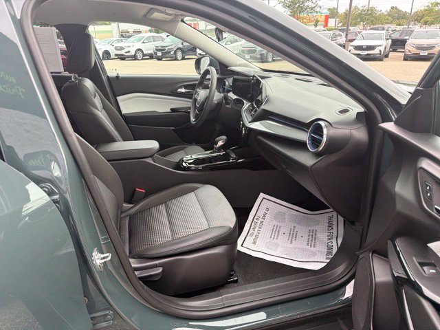 Used 2025 Chevrolet Trax LT FWD image 20