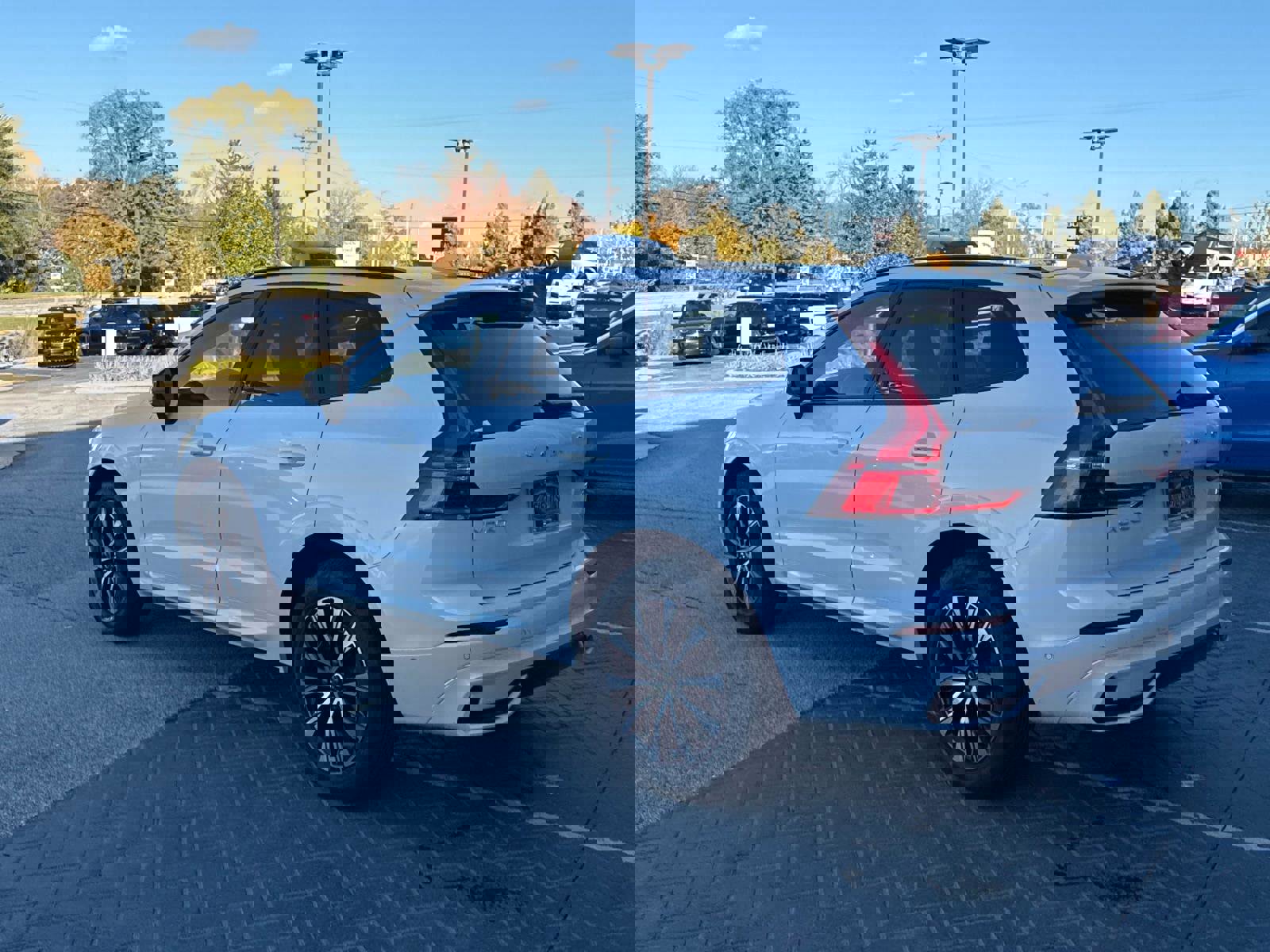 Used 2025 Volvo XC60 B5 Plus image 7