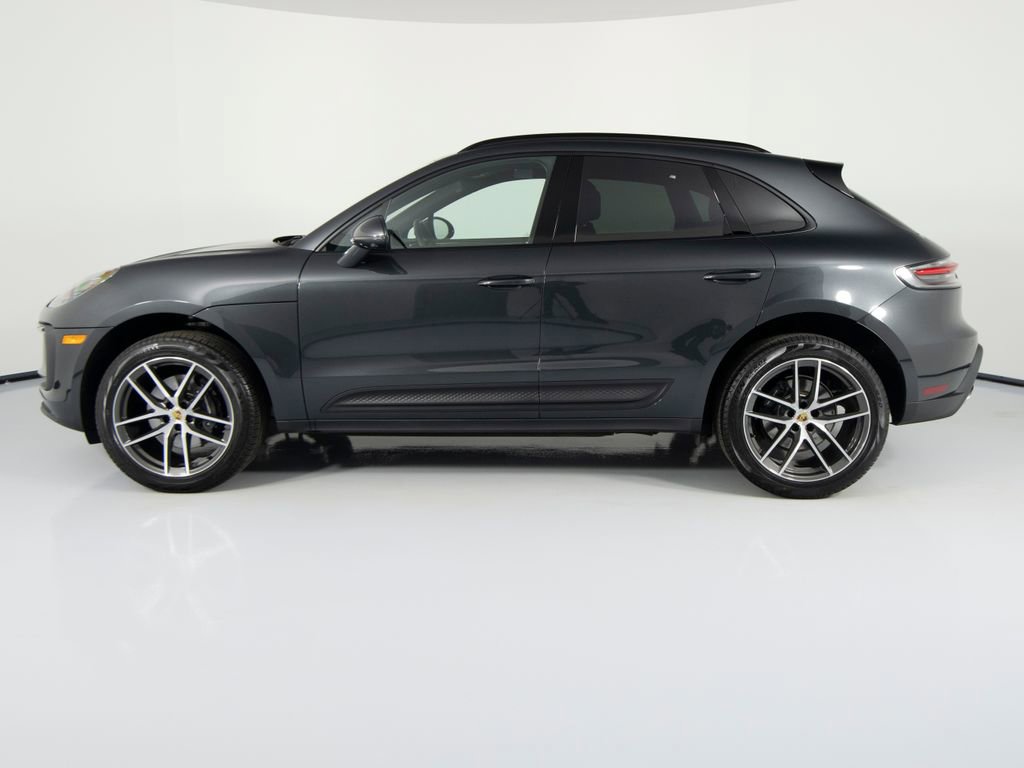 Certified 2025 Porsche Macan image 2