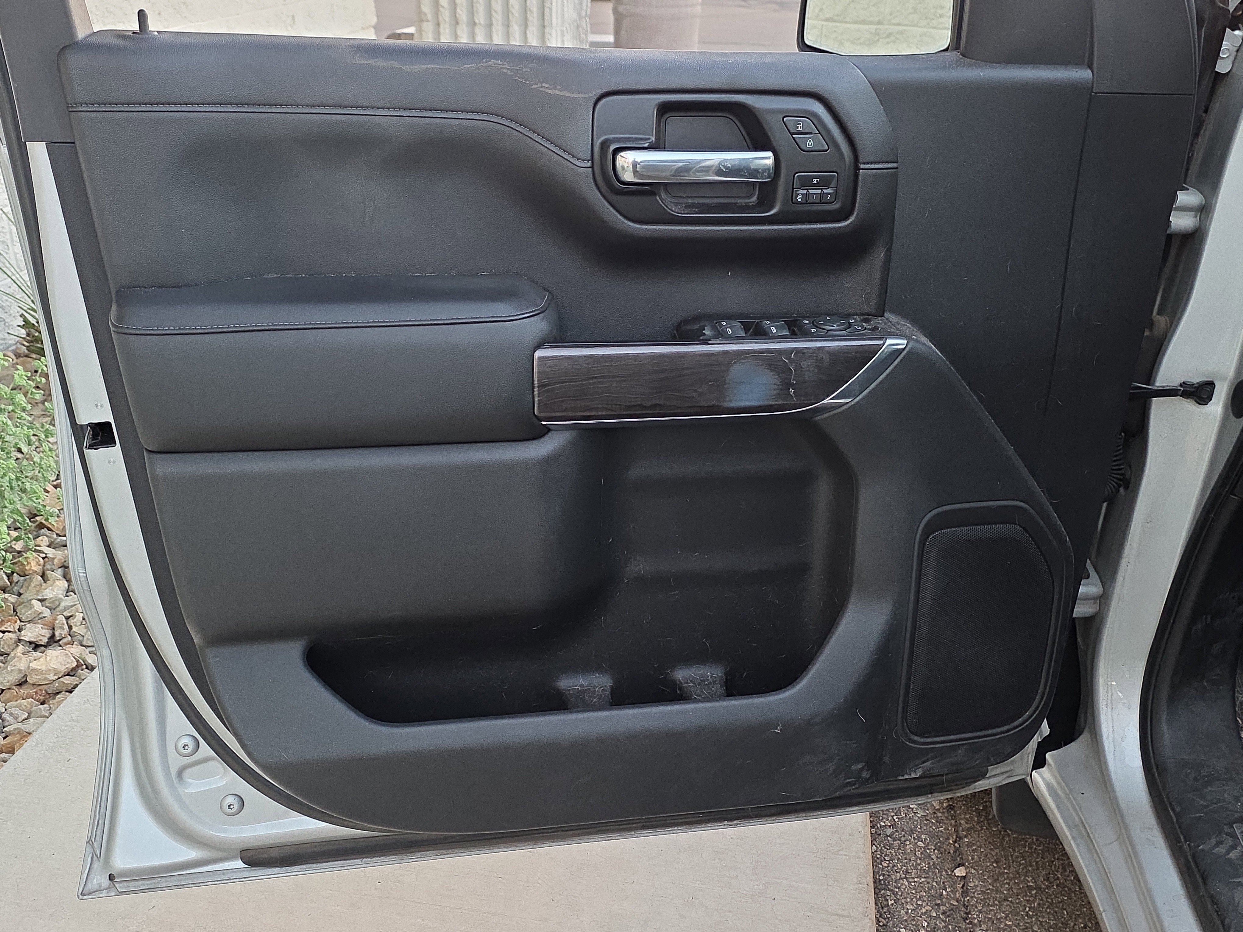 Used 2019 Chevrolet Silverado 1500 LTZ image 12