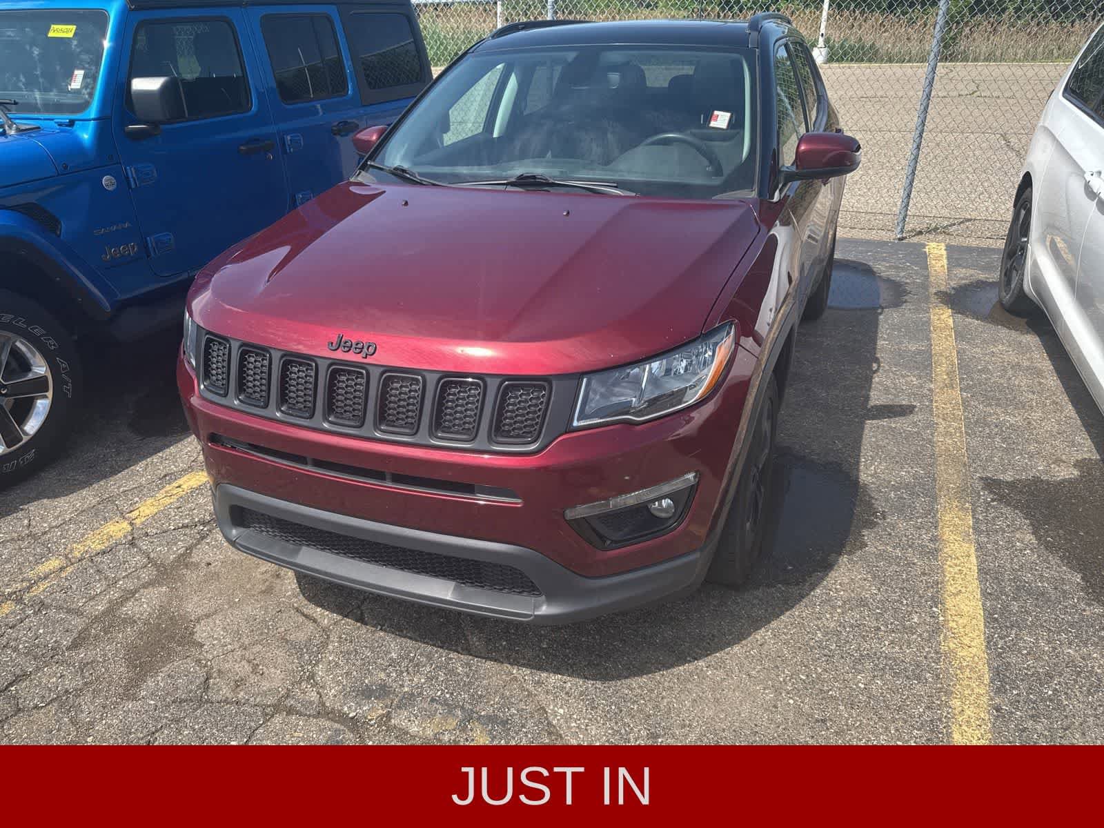 Used 2021 Jeep Compass Latitude w/ Sun and Sound Group AWD/4WD image 1