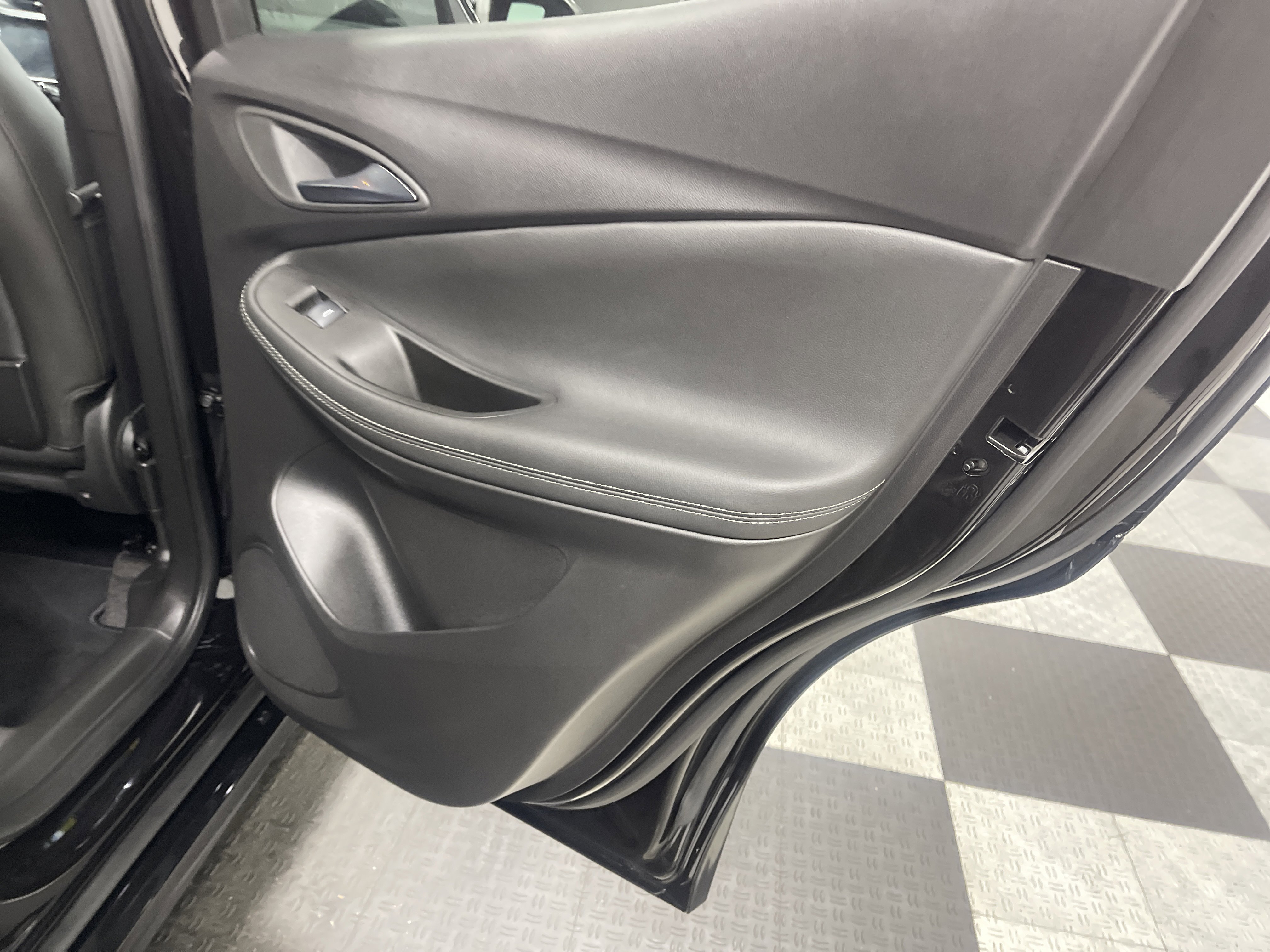 Used 2023 Buick Encore GX Select w/ Sport Touring Package image 19