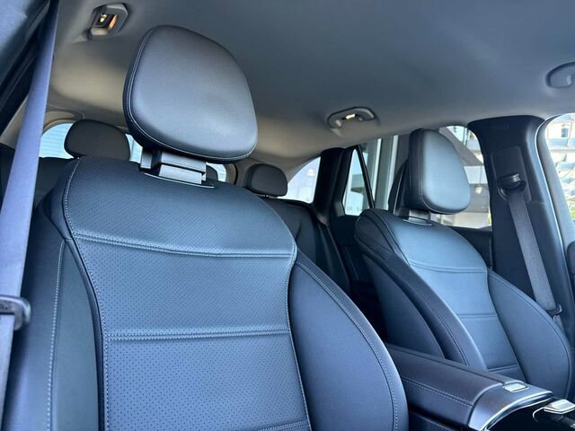 Used 2025 Mercedes-Benz GLC 350e 4MATIC image 21