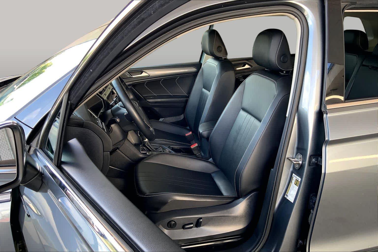 Used 2024 Volkswagen Tiguan SE AWD/4WD image 8