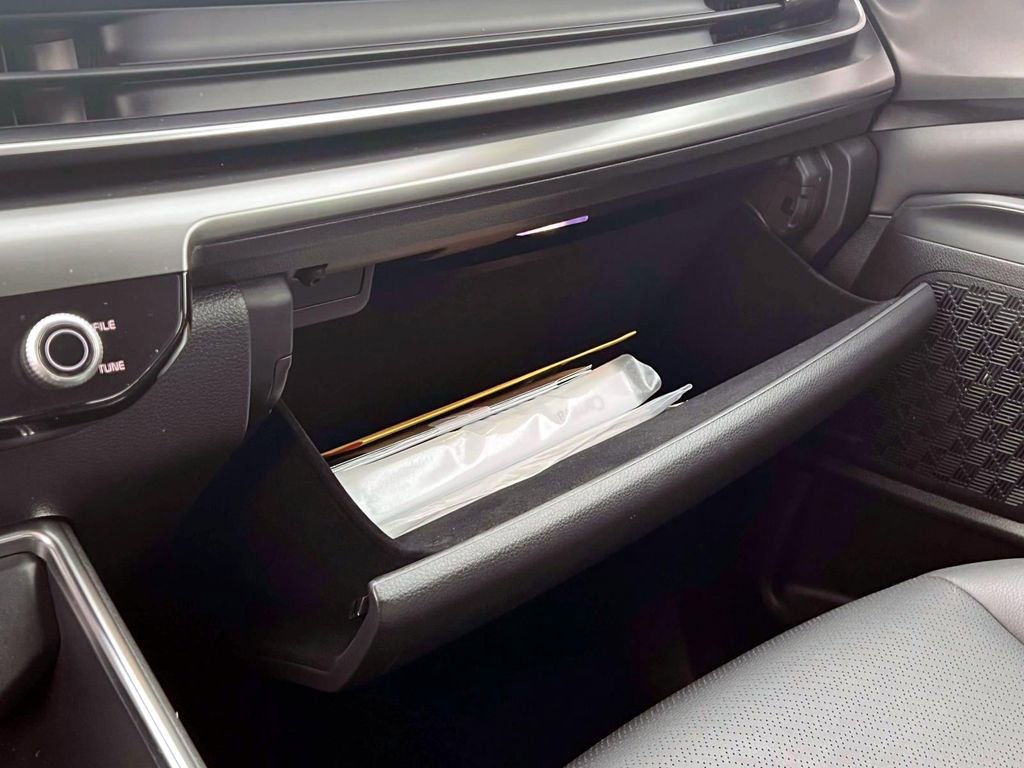 Used 2025 Kia Carnival SX Prestige image 29