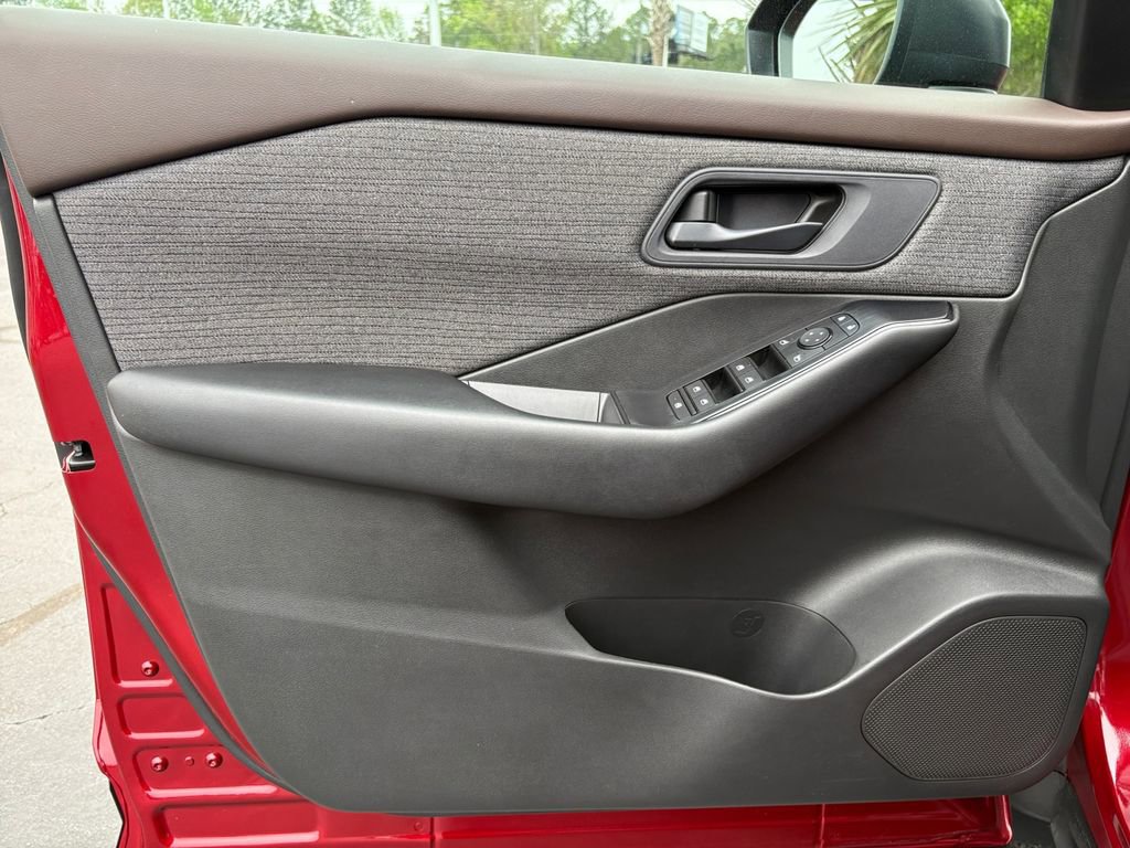 Used 2023 Nissan Rogue S FWD image 10