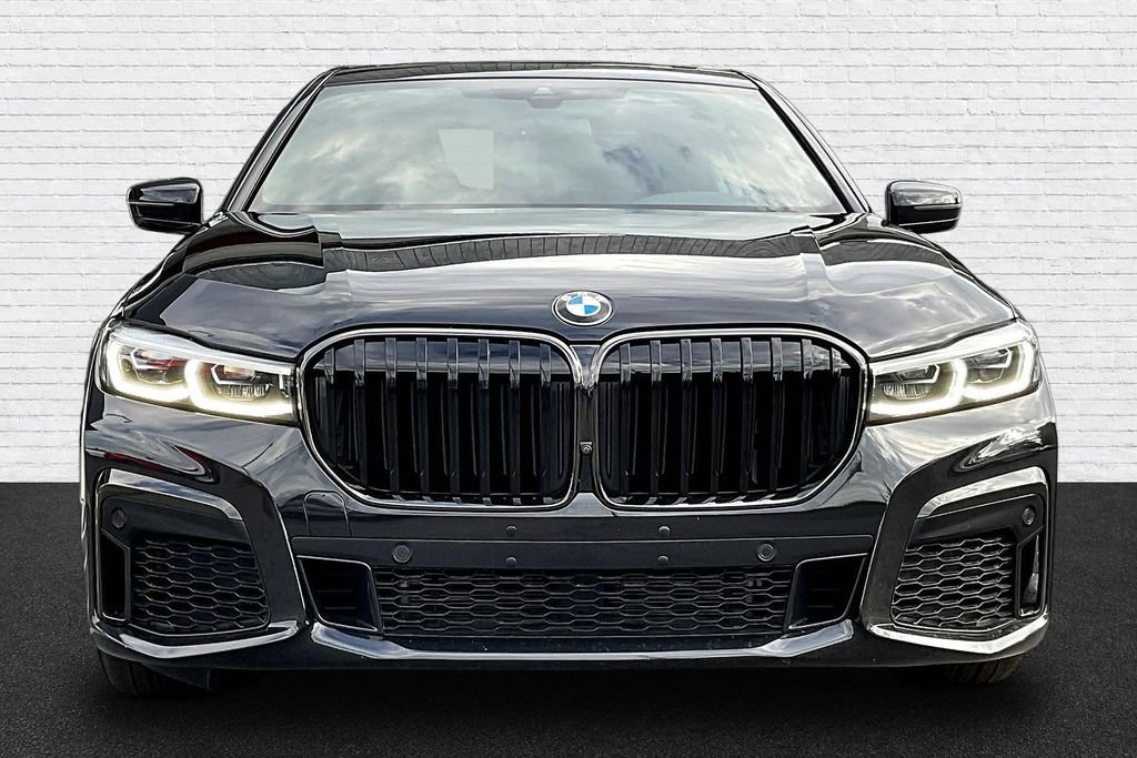 Used 2022 BMW 740i w/ M Sport Package RWD image 2