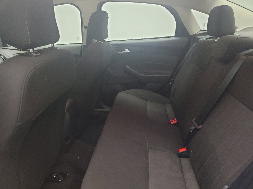 Used 2018 Ford Focus SE w/ Cold Weather Package FWD image 18