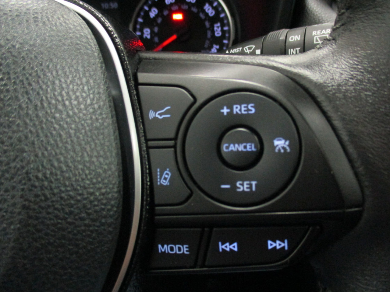 Used 2021 Toyota RAV4 XLE Premium image 30