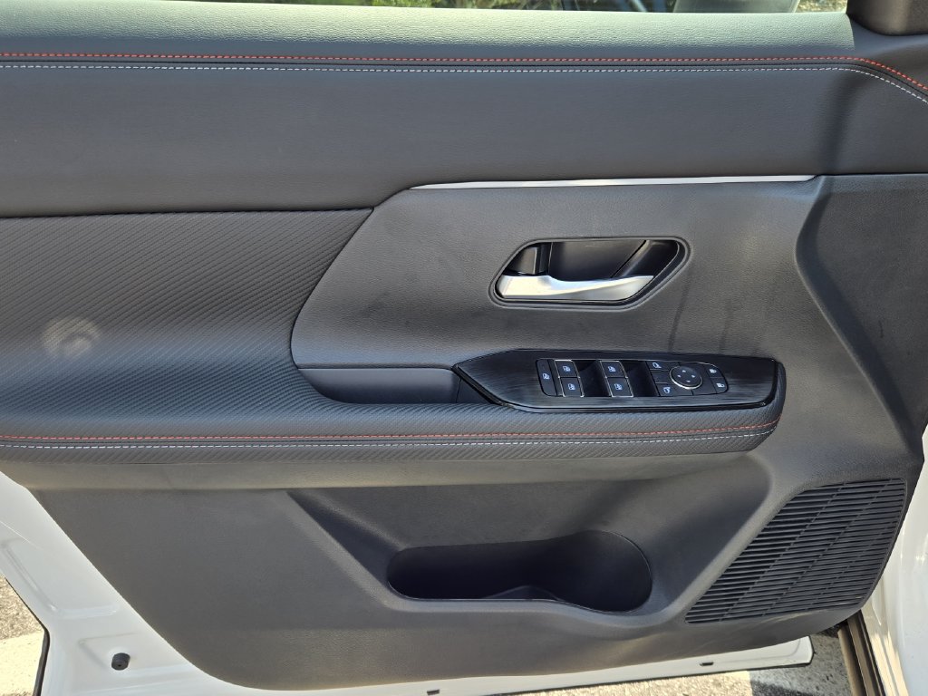 New 2026 Nissan Kicks SR FWD image 16