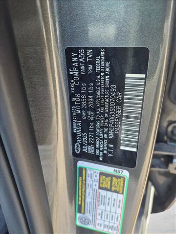 Used 2025 Hyundai Elantra Limited FWD image 20