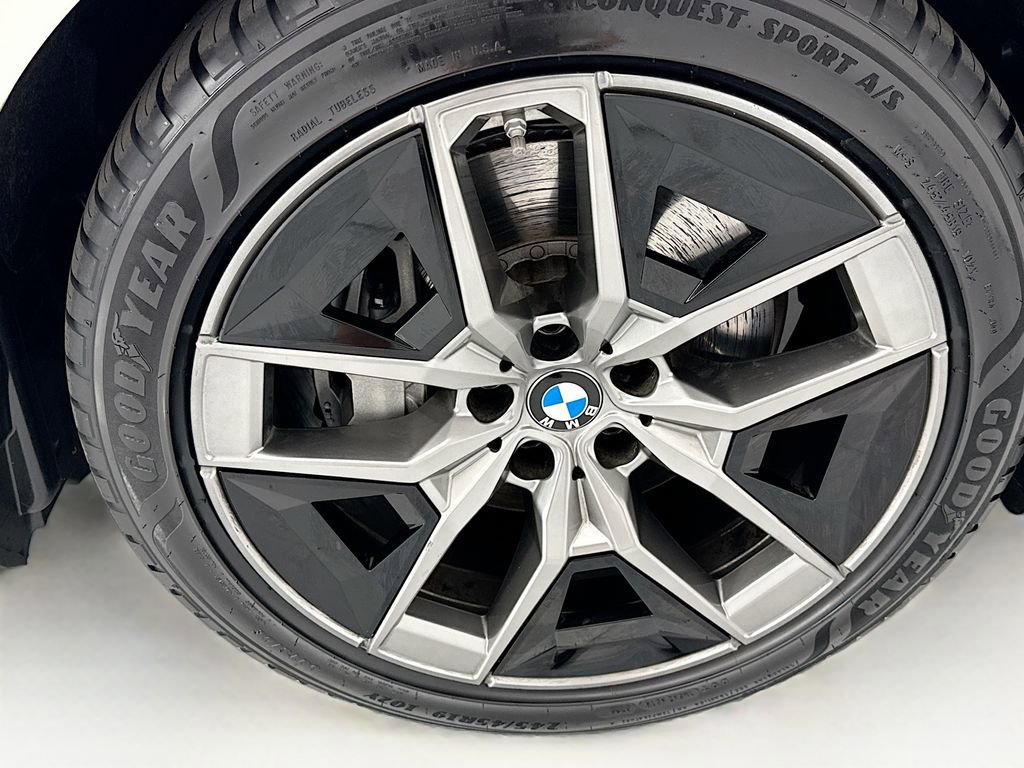 Certified 2026 BMW i5 eDrive40 w/ Premium Package RWD image 31
