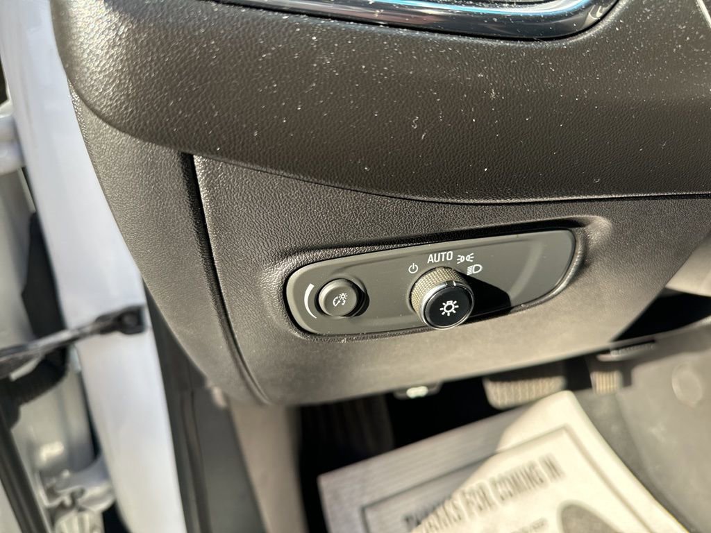 Used 2018 Chevrolet Equinox LT image 16