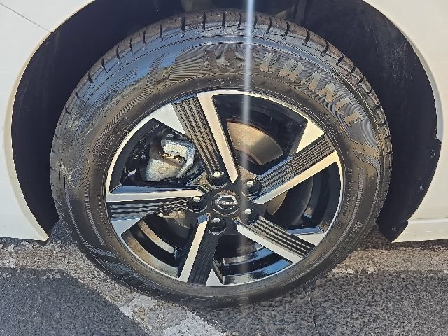 Used 2024 Nissan Sentra SV FWD image 9