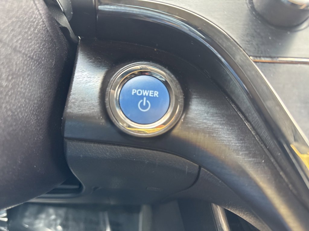 Used 2016 Toyota Avalon Limited image 25