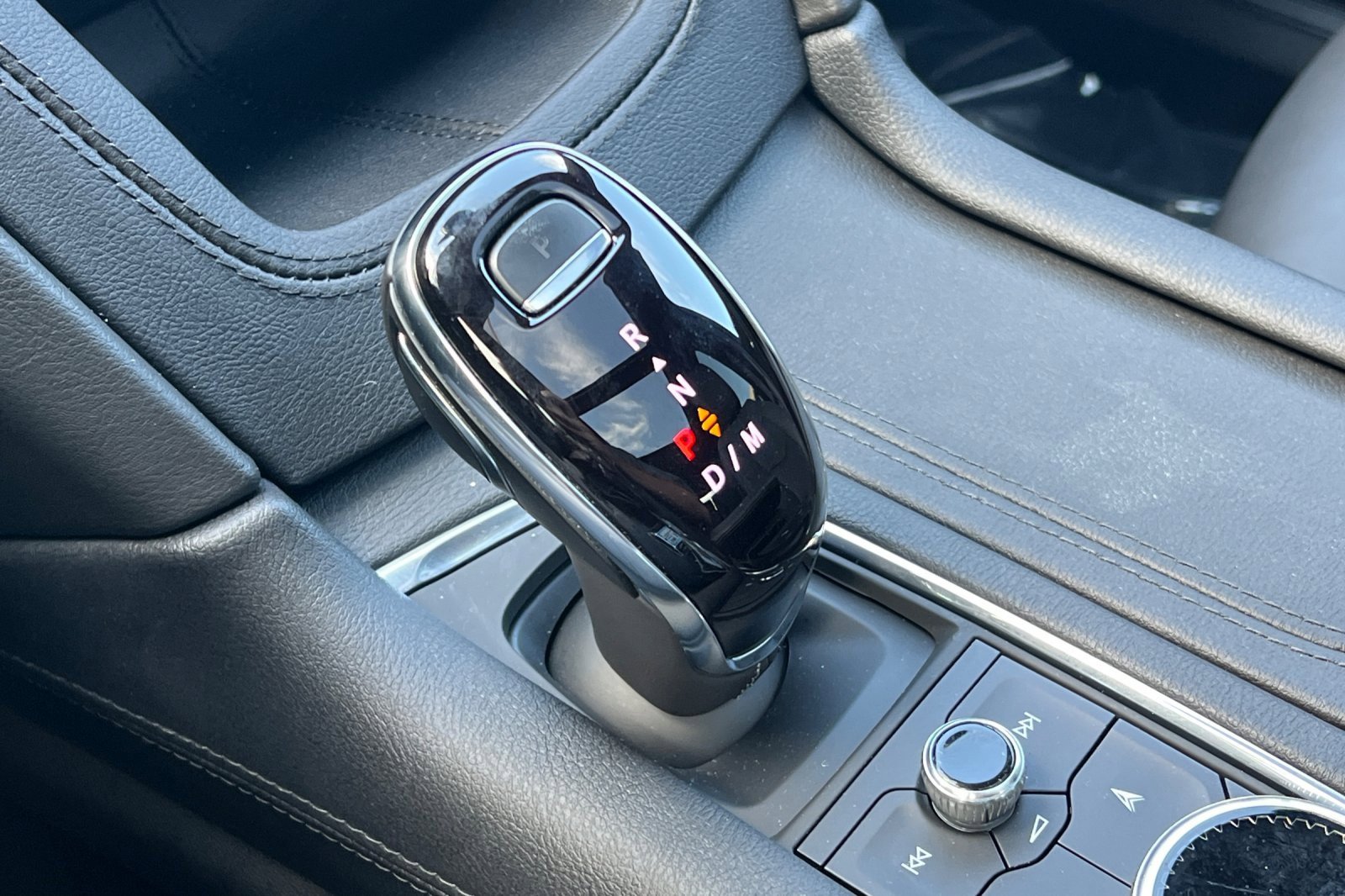 Used 2022 Cadillac XT5 Sportv w/ LPO, ONYX Package image 32