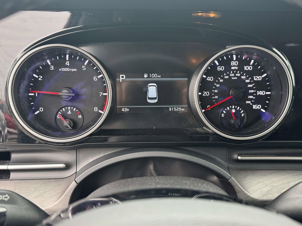 Used 2023 Kia Carnival EX image 24